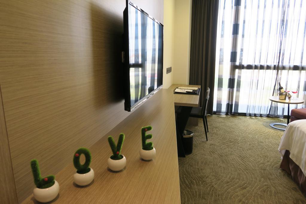 Look Royal Resort Chiayi Buitenkant foto A room at the hotel